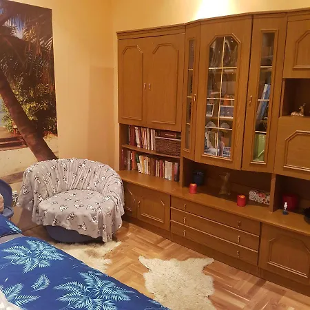 Kossuth Lajos U. 176. *